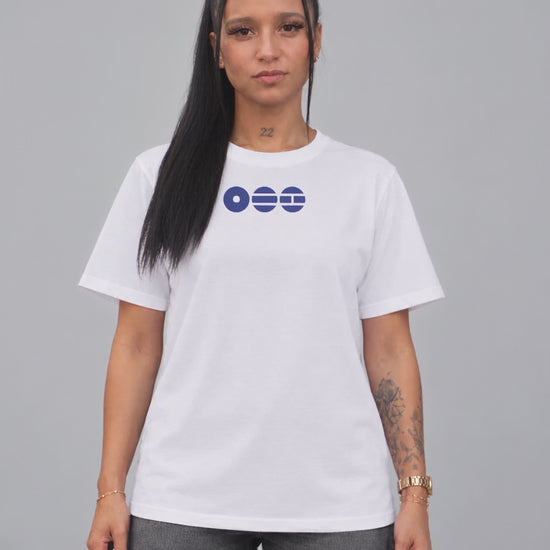 T-shirt BTS OT7 branca - vídeo frente e costas em modelo - Sudrops