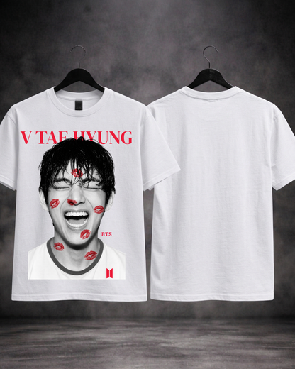 T-shirt BTS V Tae Hyung Kiss Edition branca frente e costas - SuDrops
