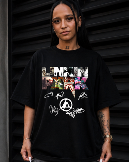 T-shirt Linkin Park Collage Signature Edition preta em modelo feminino - SuDrops