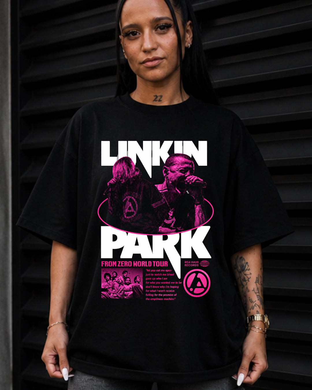 T-shirt Linkin Park Neon From Zero Edition preta em modelo feminino - SuDrops