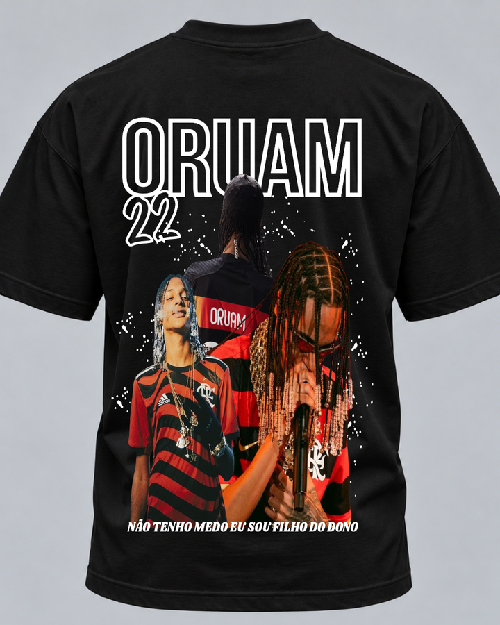 T-shirt Oruam Filho do Dono preta, costas com o número 22 e o lema do artista - Sudrops