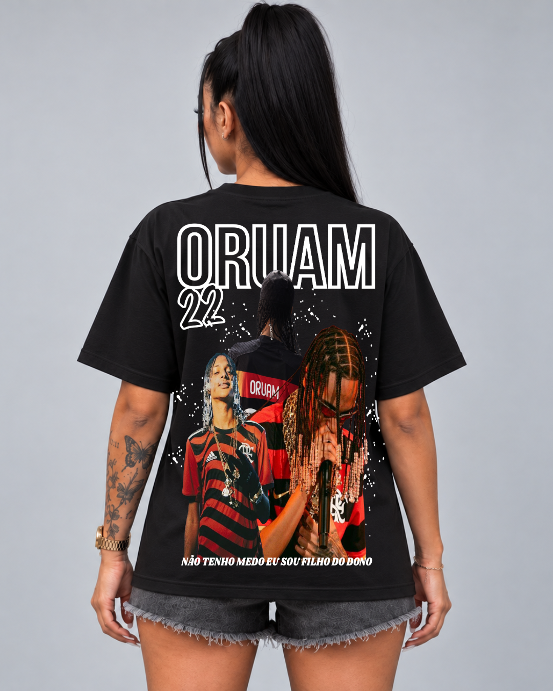 
T-shirt Oruam Filho do Dono preta em modelo, costas - Sudrops