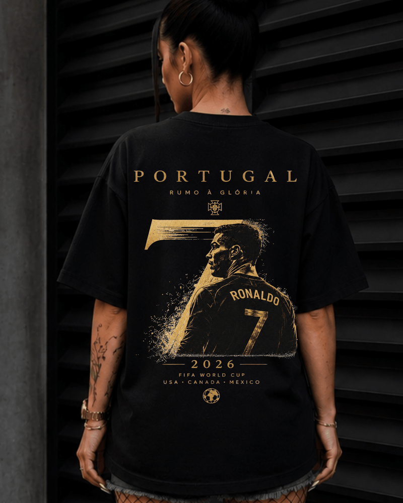 T-shirt Portugal CR7 The Last Dance Copa 2026 preta em modelo - Sudrops