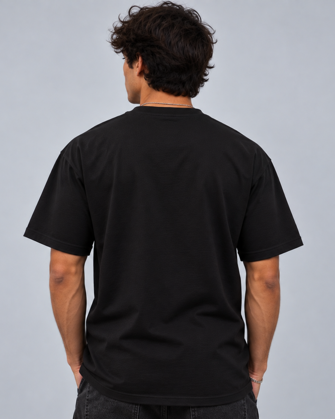 
T-shirt Travis Scott Portrait Edition preta vestida em modelo, costas lisas - Sudrops