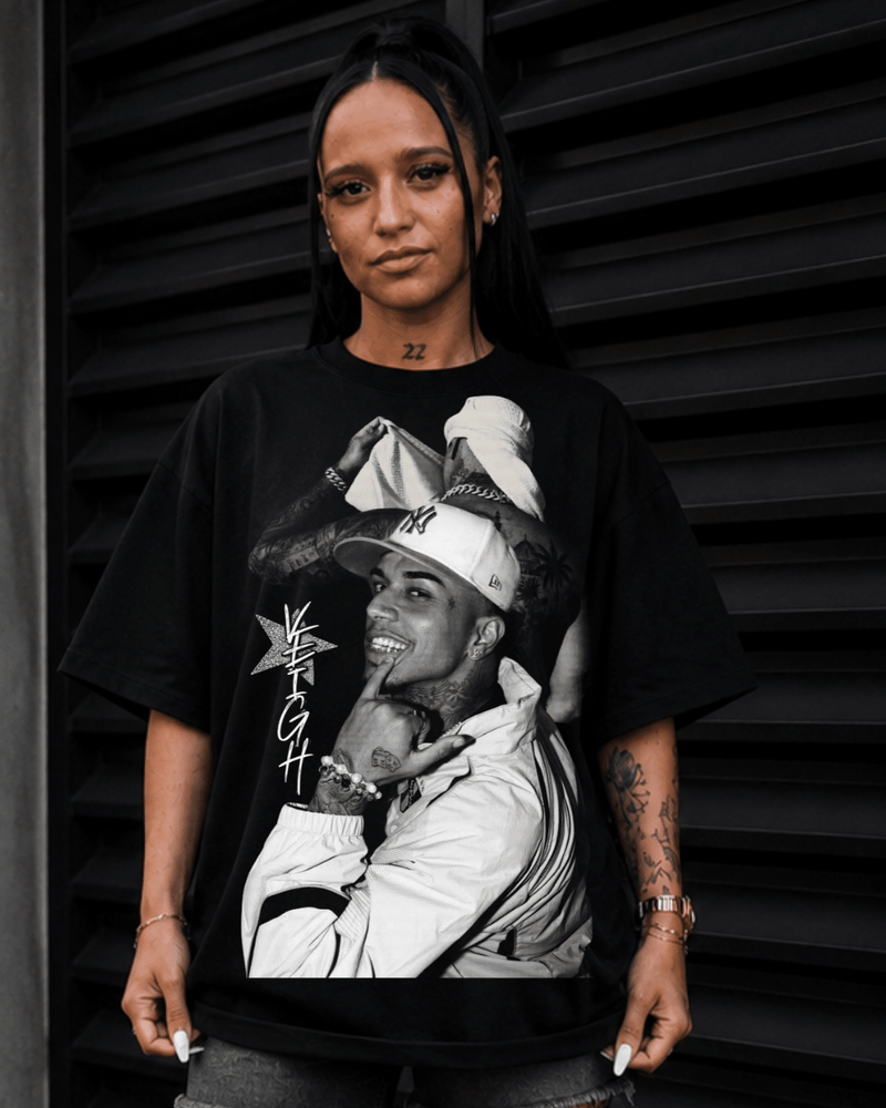 T-Shirt Veigh Retrato Preta - Sudrops